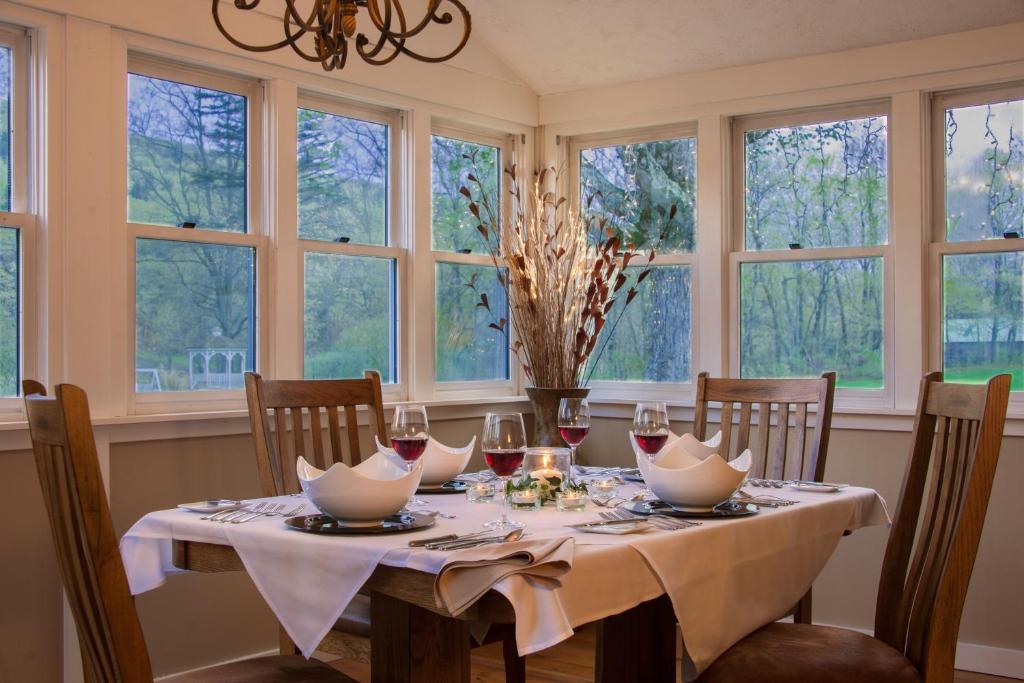 The Lincoln Inn & Restaurant At The Covered Bridge Main image 1